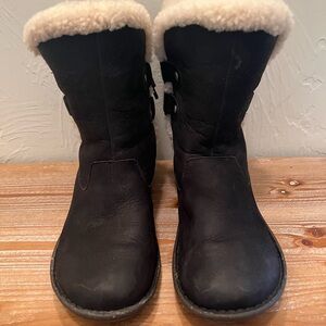 UGG Australia Akadia Black Leather Shearling Lined Boots. Size 7